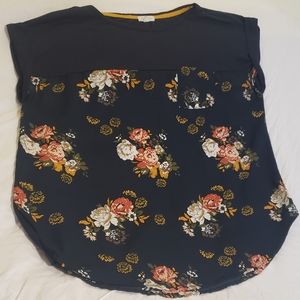 Mason & Belle Floral top Size L